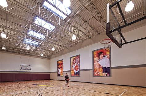 Does LA Fitness Have a Basketball Court?