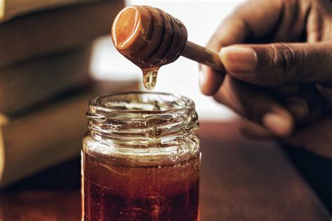 How Long Does the Honey Packet Last: A Sweet Exploration of Time and Taste